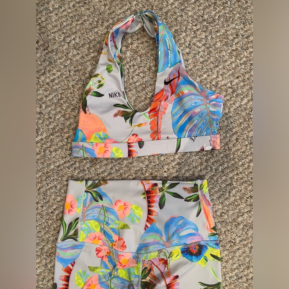 Nike work out gear brand new without tag. XS